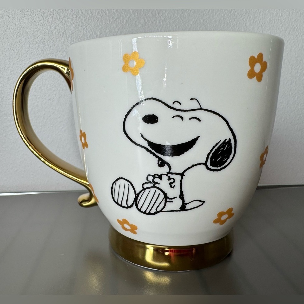Peanuts snoopy fine Ceramic electroplated Cup with Gold Accent 16.7 oz mug - Picture 1 of 5
